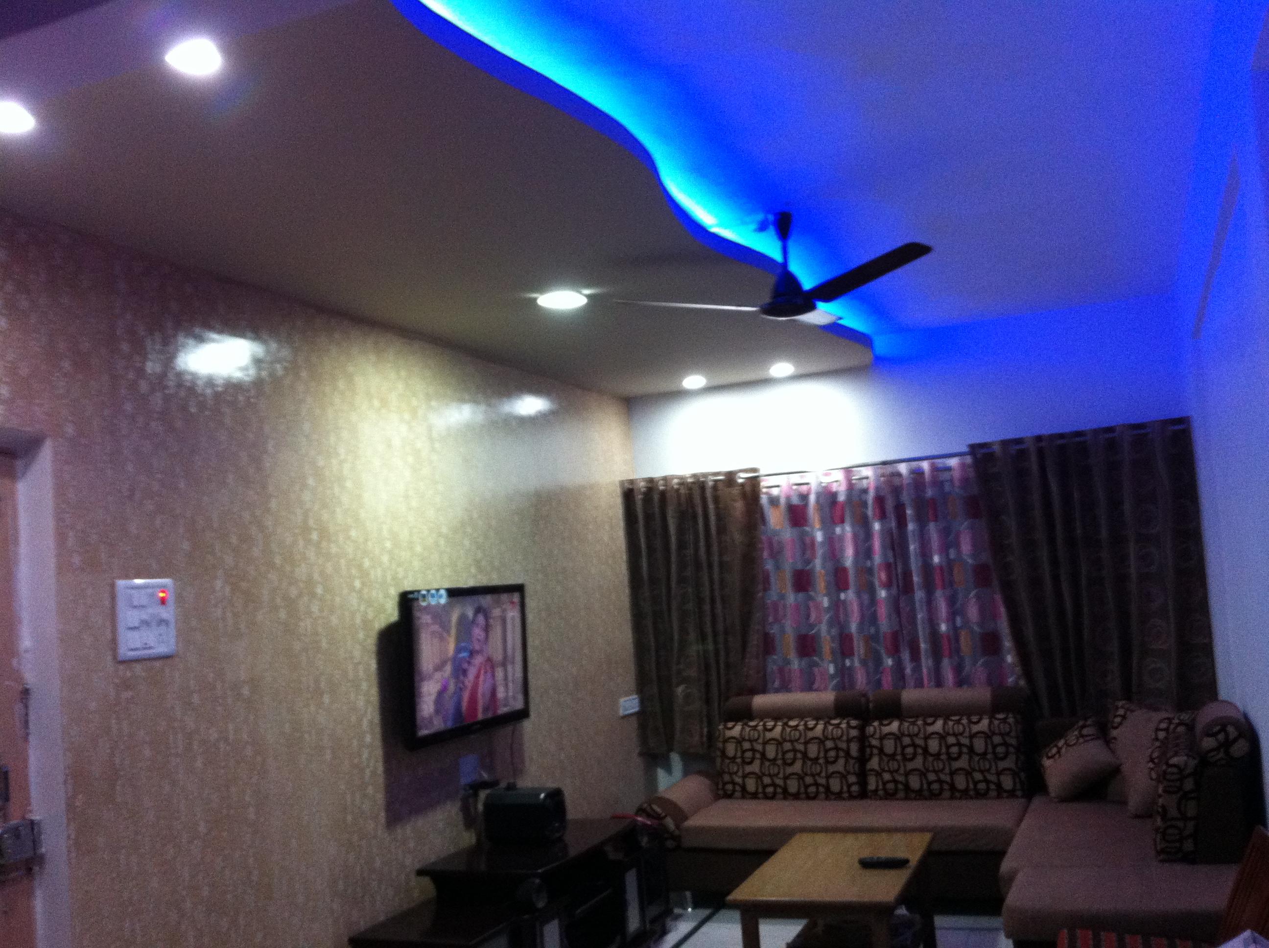 Curved Pop False Ceiling Design With Blue Led Lighting