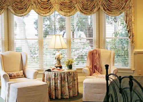 Window Blinds with Valance in Bedroom