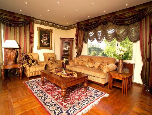 Traditional Living Room