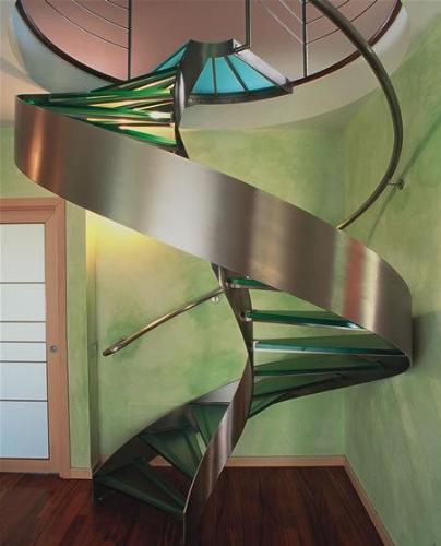 Stunning stiarcase railing design