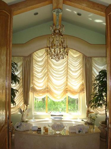 Fancy Curtains for Bathroom Decoration