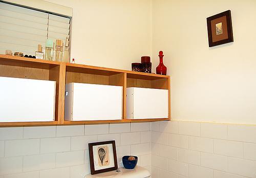 172009122844 Bathroom Shelves