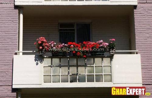 Concrete with glass tiles design for balcony