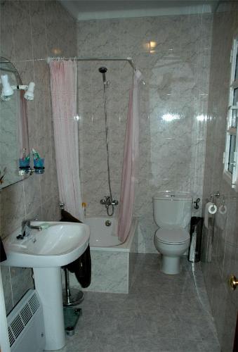 Small Space Bathroom | Bathroom for Small Spaces | Small Bathroom ...
