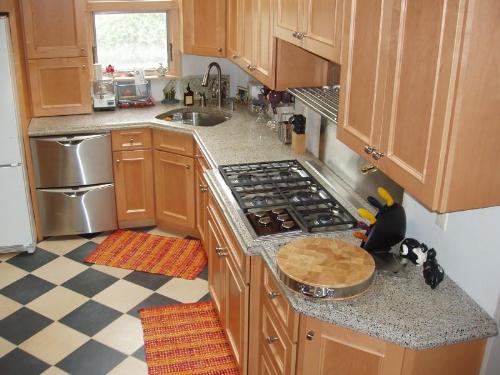 Kitchen granite countertop